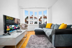 The Rock, Elegant 4 Bedroom House, Solihull, close to NEC, sleeps 8